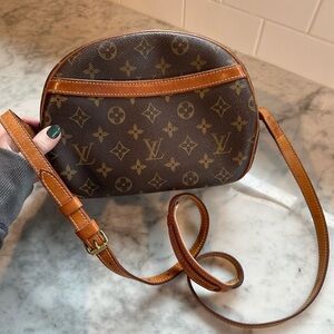 Louis Vuitton Monogram Crossbody Blois Bag
Made in France in 2000 : authentic